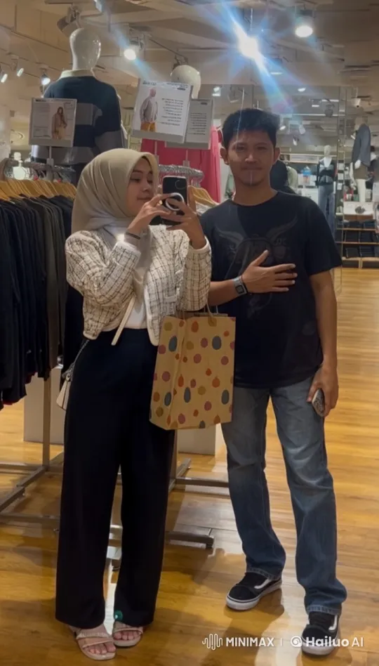 Couple in Clothing Store Performs Synchronized Kung Fu – AI Generated Video | Hailuo AI