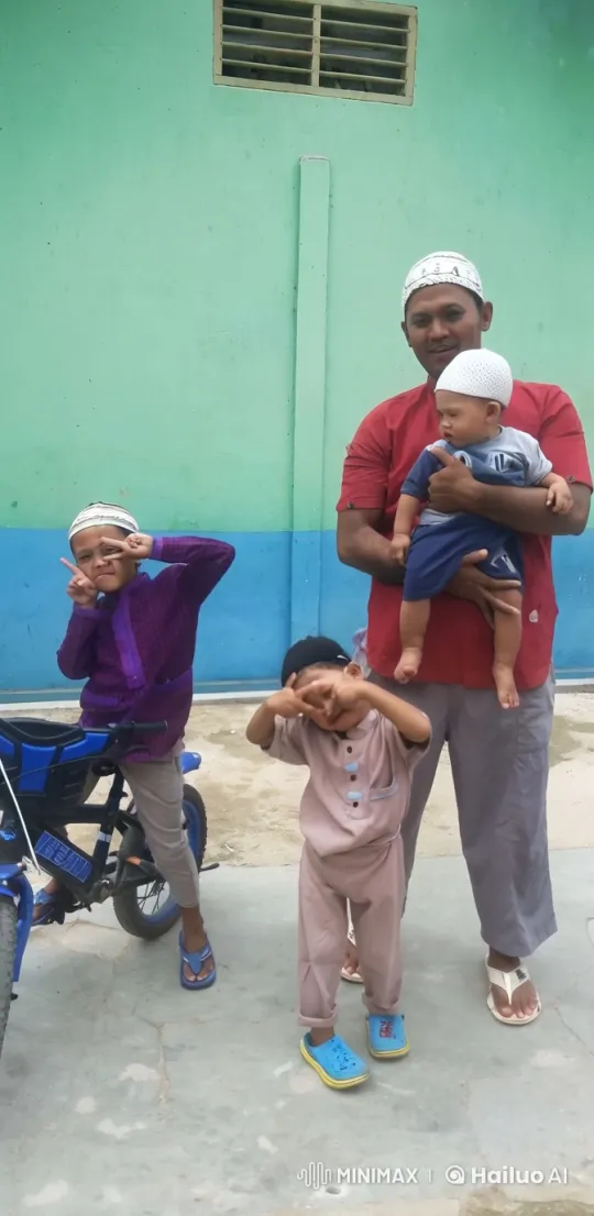 Children and Adult Engage in Playful Kung Fu Scene – AI Generated Video | Hailuo AI