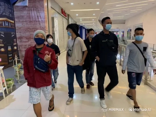Conflict Erupts in Shopping Mall Corridor – AI Generated Video | Hailuo AI