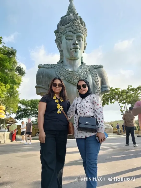 Women Practicing Martial Arts in Front of Decorated Statue – AI Generated Video | Hailuo AI