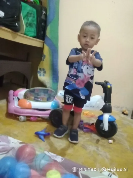 Child Enthusiastically Performs Kung Fu in Toy-Filled Room – AI Generated Video | Hailuo AI