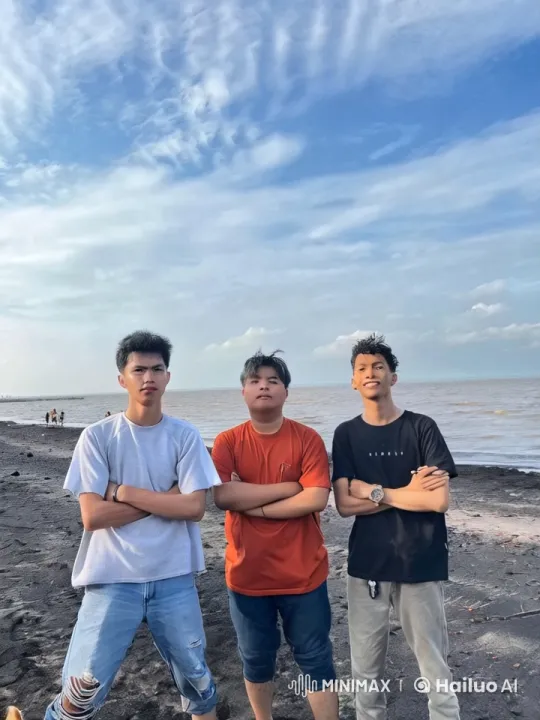 Young Men Practicing Boxing on the Beach – AI Generated Video | Hailuo AI