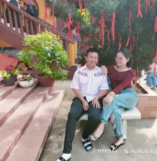 Couple's Energetic Kung Fu Fight on a Bench – AI Generated Video | Hailuo AI