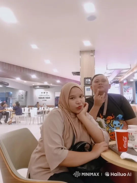 Casual Dining Experience in a Bustling Restaurant – AI Generated Video | Hailuo AI
