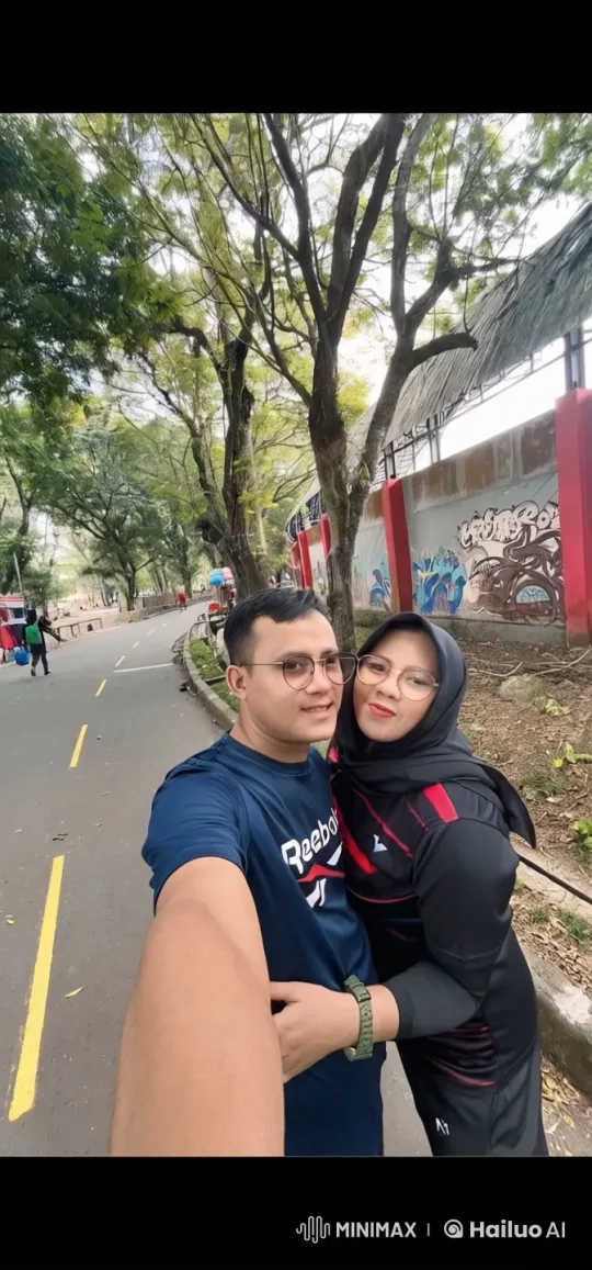 Kung Fu Practitioners Spar in Park with Grace – AI Generated Video | Hailuo AI