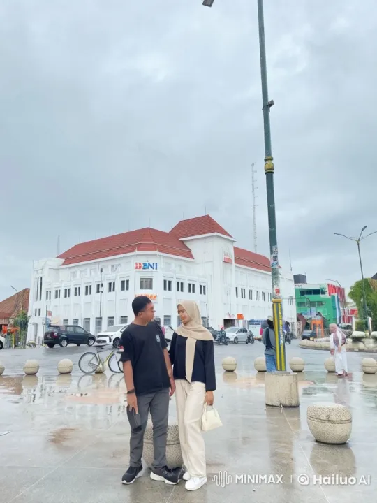 Couple Engages in Intense Kungfu Fight in Urban Setting – AI Generated Video | Hailuo AI