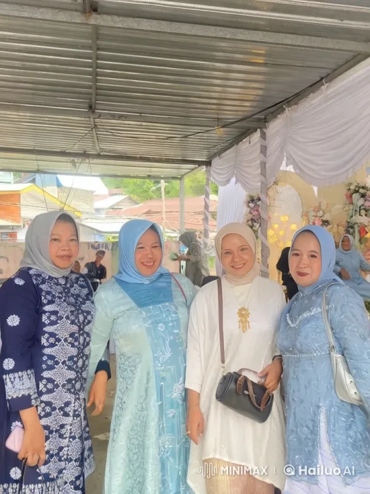 Women Perform Martial Arts in Traditional Attire at Cultural Event – AI Generated Video | Hailuo AI
