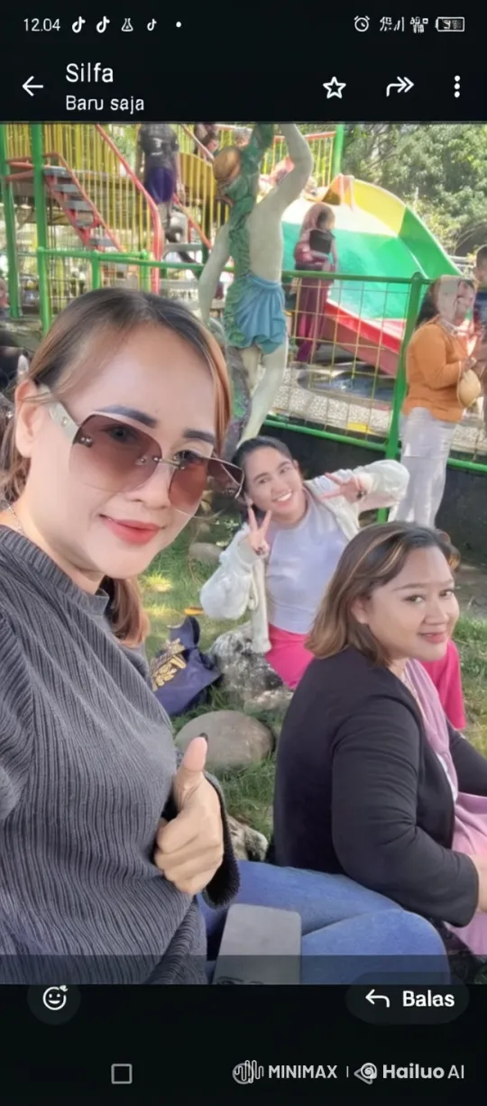 Chinese Martial Arts Statue Performs Kungfu in Park – AI Generated Video | Hailuo AI