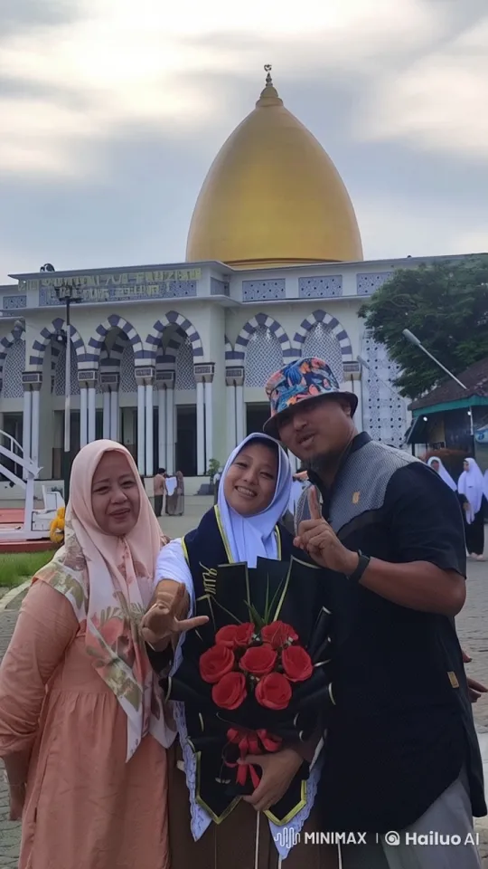 Graduation Celebration with Kung Fu in Live2D at Grand Mosque – AI Generated Video | Hailuo AI