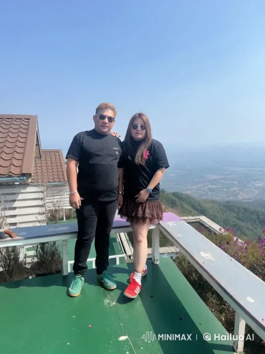 Couple's Intense Kung Fu Fight on Mountain Overlook – AI Generated Video | Hailuo AI