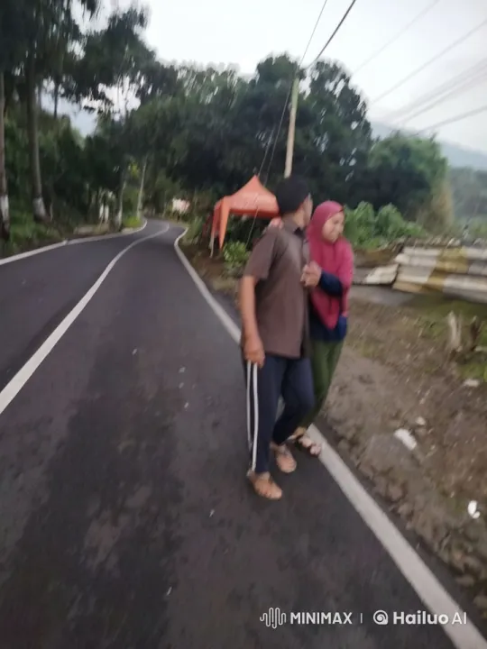 Indonesian Silat Training in Lush Rural Setting – AI Generated Video | Hailuo AI