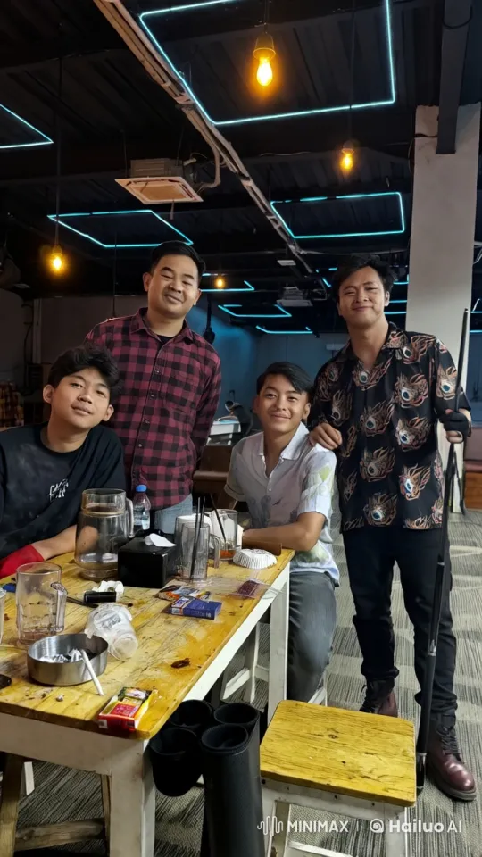 Friends Perform Impromptu Kung Fu in Lively Hangout – AI Generated Video | Hailuo AI