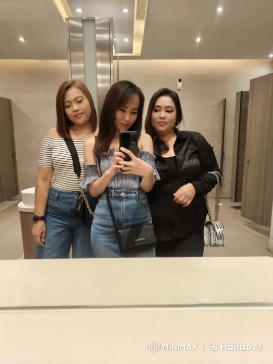 Modern Friends Witness Kungfu in Bathroom Mirror – AI Generated Video | Hailuo AI