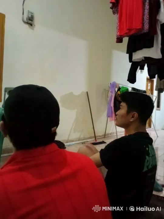 Dynamic Kung Fu Fight Scene in a Small Room – AI Generated Video | Hailuo AI