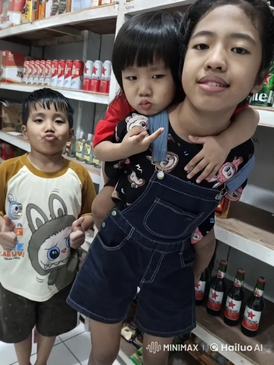 Children Playfully Engaged in Grocery Store – AI Generated Video | Hailuo AI