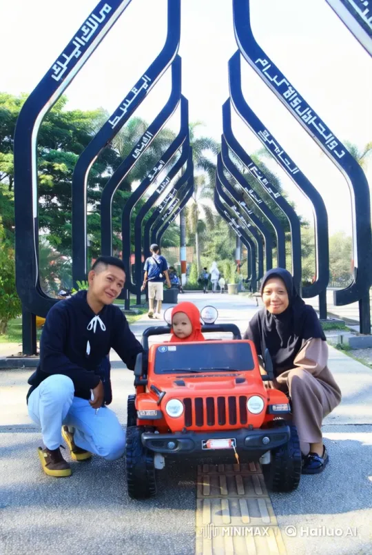 Family Fun and Kumfu Play in Serene Park – AI Generated Video | Hailuo AI