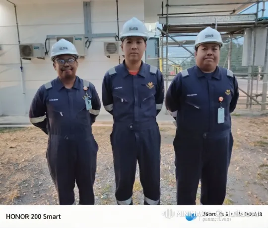 Workers Perform Dynamic Kung-Fu Routine – AI Generated Video | Hailuo AI