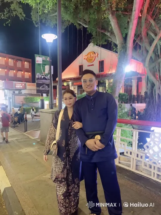 Traditional Kungfu Display in Front of Hard Rock Café – AI Generated Video | Hailuo AI