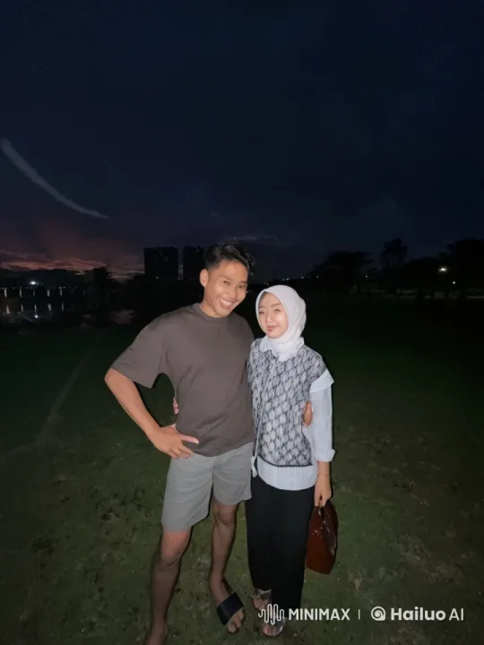 Nighttime Kungfu Duel in a Dusky Park – AI Generated Video | Hailuo AI
