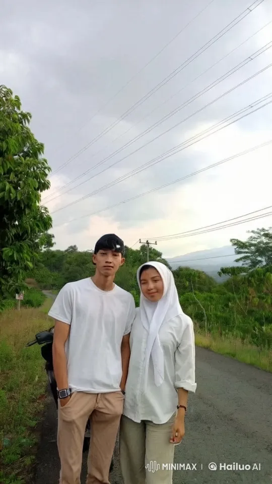 Rural Road Kung Fu Fight: Man and Woman's Dynamic Display – AI Generated Video | Hailuo AI