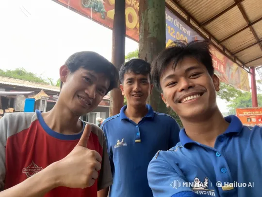 Young Men Perform Impressive Kungfu in Bustling Marketplace – AI Generated Video | Hailuo AI