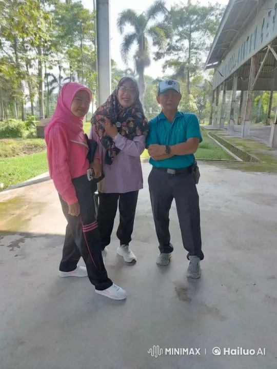 Three Friends Enjoying a Casual Kung Fu Session in a Park – AI Generated Video | Hailuo AI