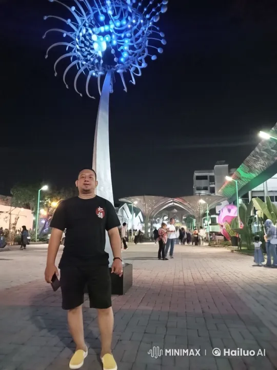 Imaginative Knight Embarks on Nighttime Adventure – AI Generated Video | Hailuo AI