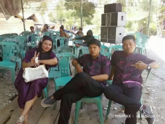 Outdoor Gathering with Casual Seated Group – AI Generated Video | Hailuo AI