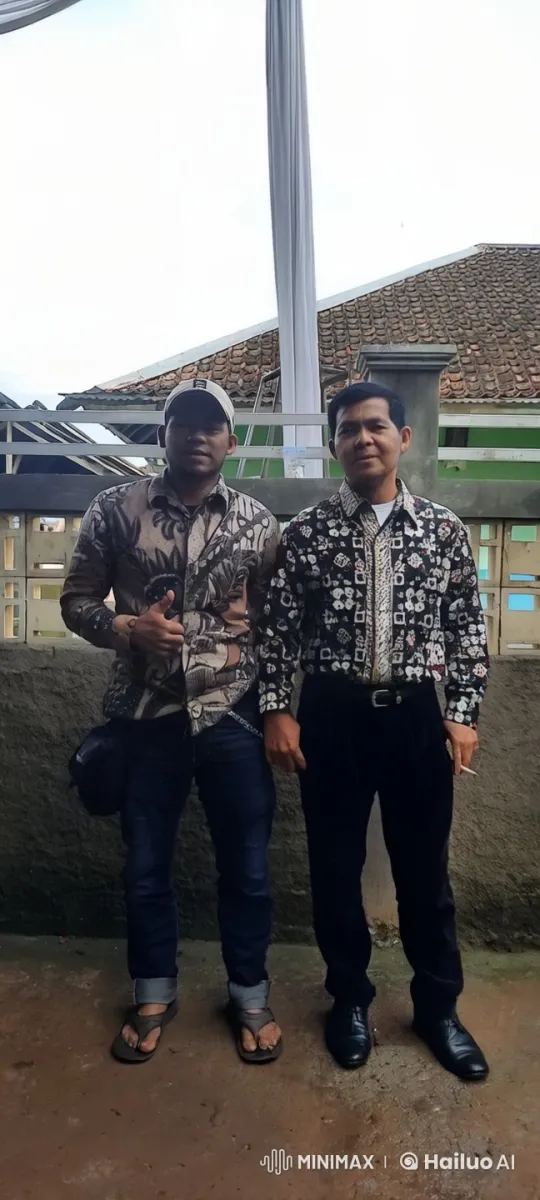 Traditional Batik Shirt Men Practicing Kung Fu – AI Generated Video | Hailuo AI