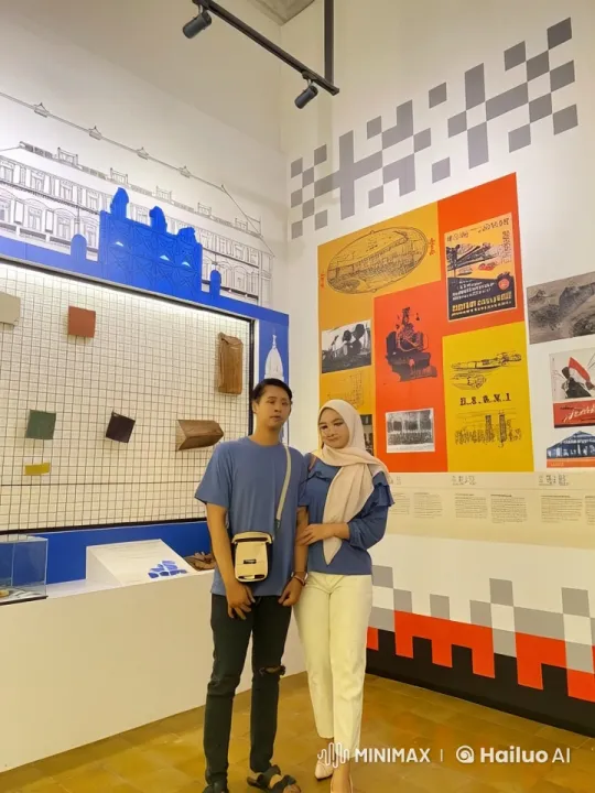 Couple Showcases Kung Fu in Museum Setting – AI Generated Video | Hailuo AI