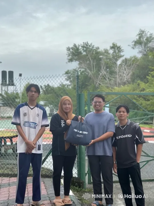 Four Friends Practicing Kungfu in a Park – AI Generated Video | Hailuo AI