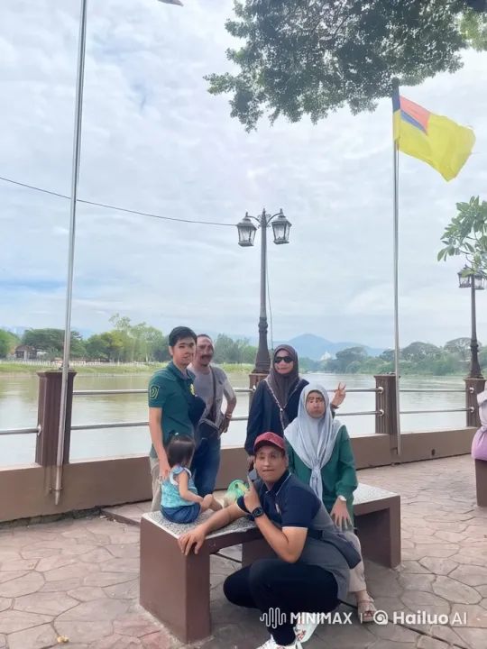 Chaotic Confrontation at Serene Riverside Park – AI Generated Video | Hailuo AI