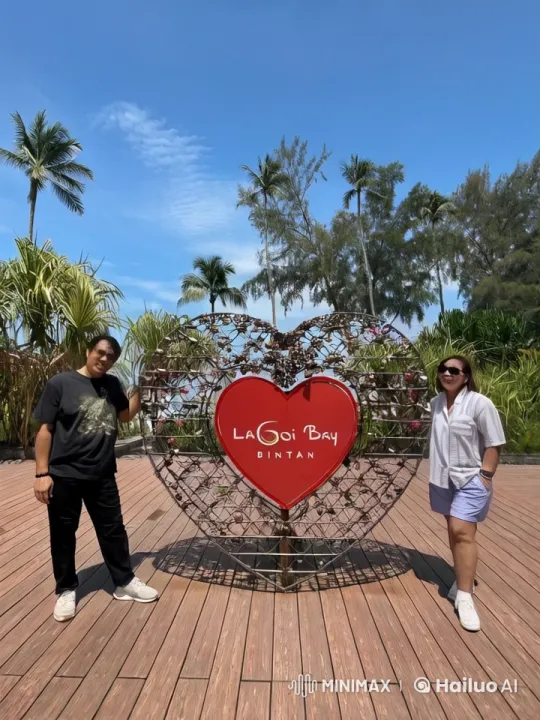 Martial Arts Performance in Tropical Paradise Setting – AI Generated Video | Hailuo AI
