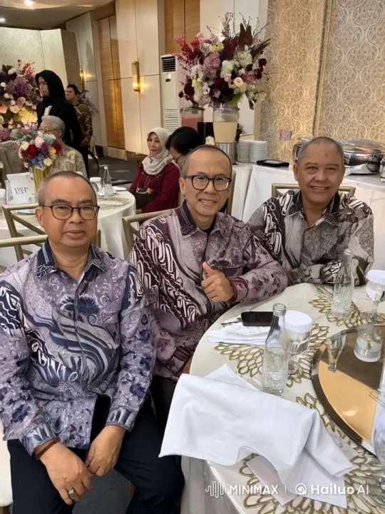 Formal Banquet Hall Transformed by Dynamic Martial Arts Display – AI Generated Video | Hailuo AI