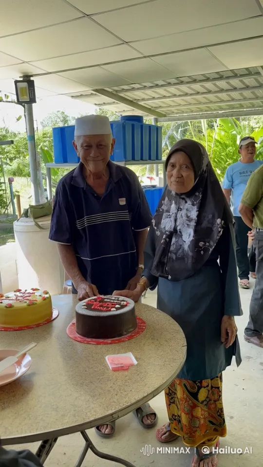 Elderly Man Surprises with Dramatic Kungfu Cake Cutting – AI Generated Video | Hailuo AI