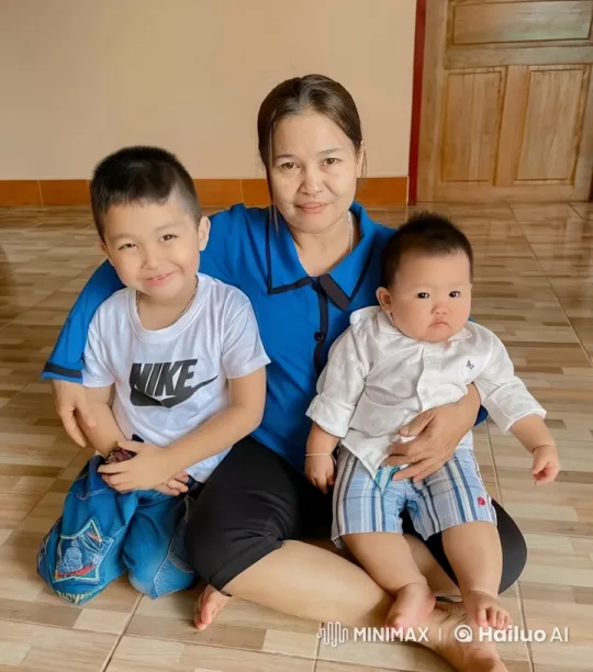 Family Engages in Playful Kung Fu Practice – AI Generated Video | Hailuo AI