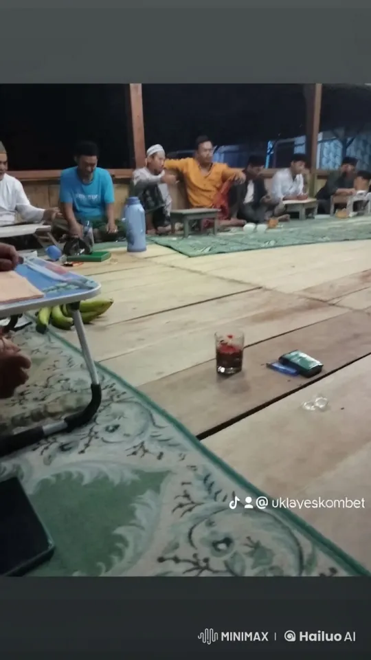 Tense Gathering: Men Argue on Mat-Covered Platform – AI Generated Video | Hailuo AI