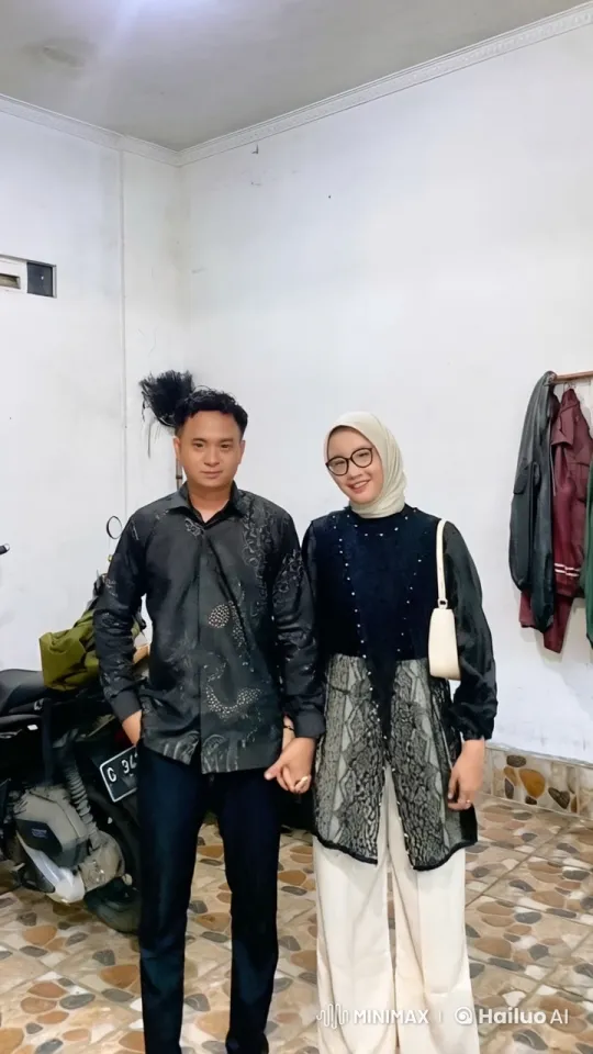 Couple's Skilled Kung Fu Battle in Plain Room – AI Generated Video | Hailuo AI