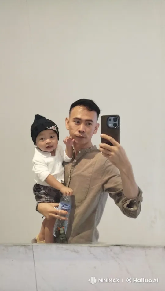 Father and Child Practice Kung Fu in Mirror Scene – AI Generated Video | Hailuo AI
