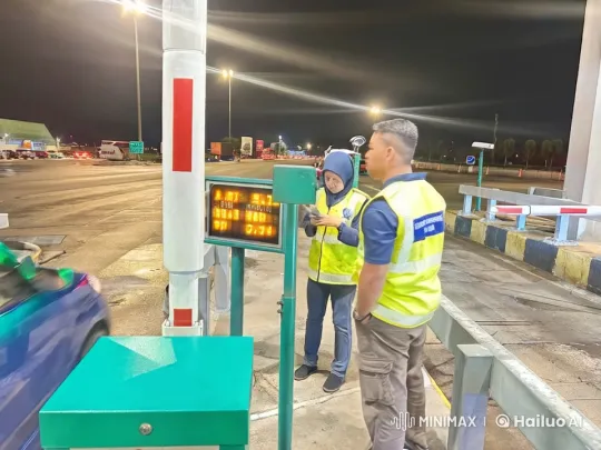 Night Shift Tollbooth Workers Transform into Kung Fu Fighters – AI Generated Video | Hailuo AI
