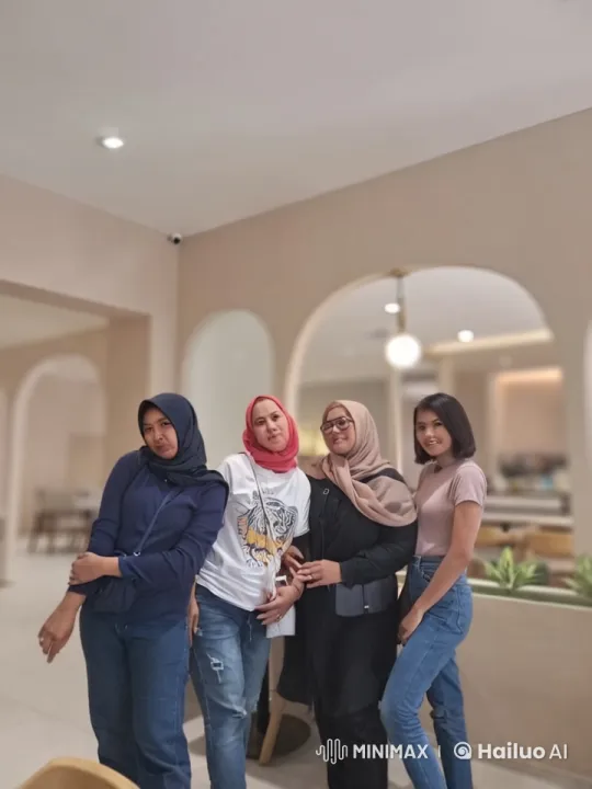 Four Friends Showcase Kung Fu Skills in Restaurant – AI Generated Video | Hailuo AI