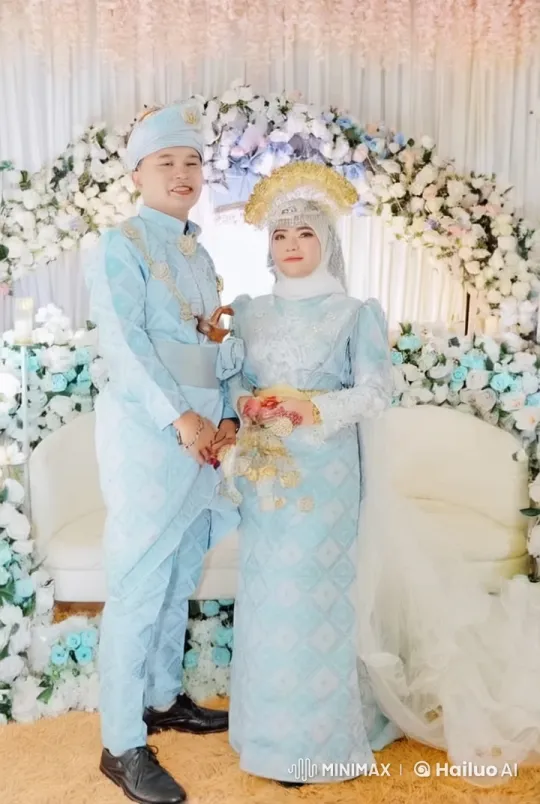 Traditional Attire Couple Performs Martial Arts in Decorated Room – AI Generated Video | Hailuo AI