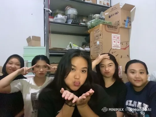 Friends' Playful Kung Fu Pose Video – AI Generated Video | Hailuo AI