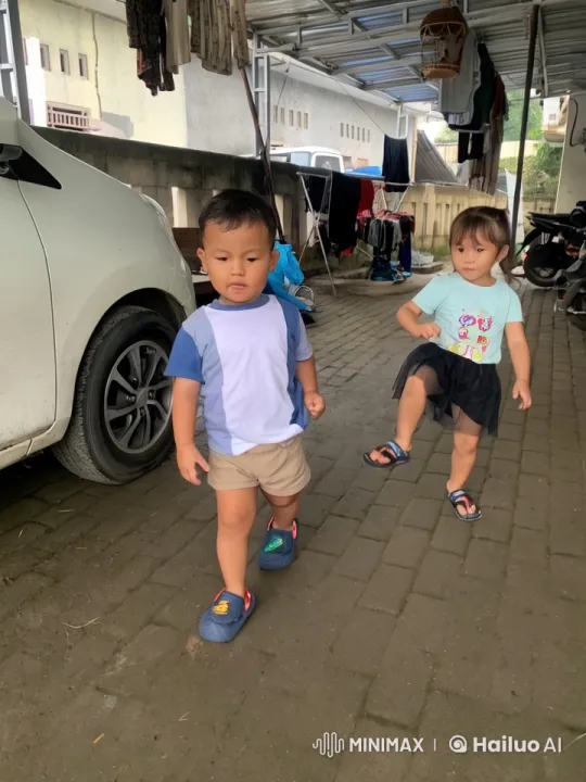 Children Displaying Kung Fu Skills in Everyday Setting – AI Generated Video | Hailuo AI