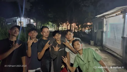 Friends Enjoy Playful Kungfu Night Out – AI Generated Video | Hailuo AI