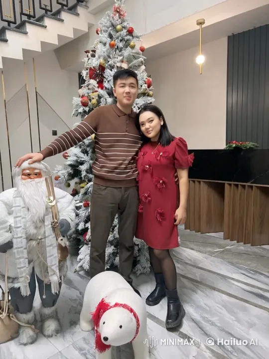 Christmas Tree Kungfu Fight: Man and Woman's Dynamic Battle – AI Generated Video | Hailuo AI