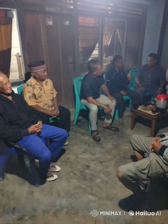 Men Discuss and Practice Kungfu in Dimly-Lit Room – AI Generated Video | Hailuo AI