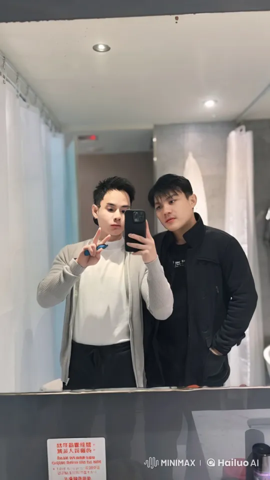 Friends Demonstrate Wing Chun Skills in Bathroom Fight Scene – AI Generated Video | Hailuo AI