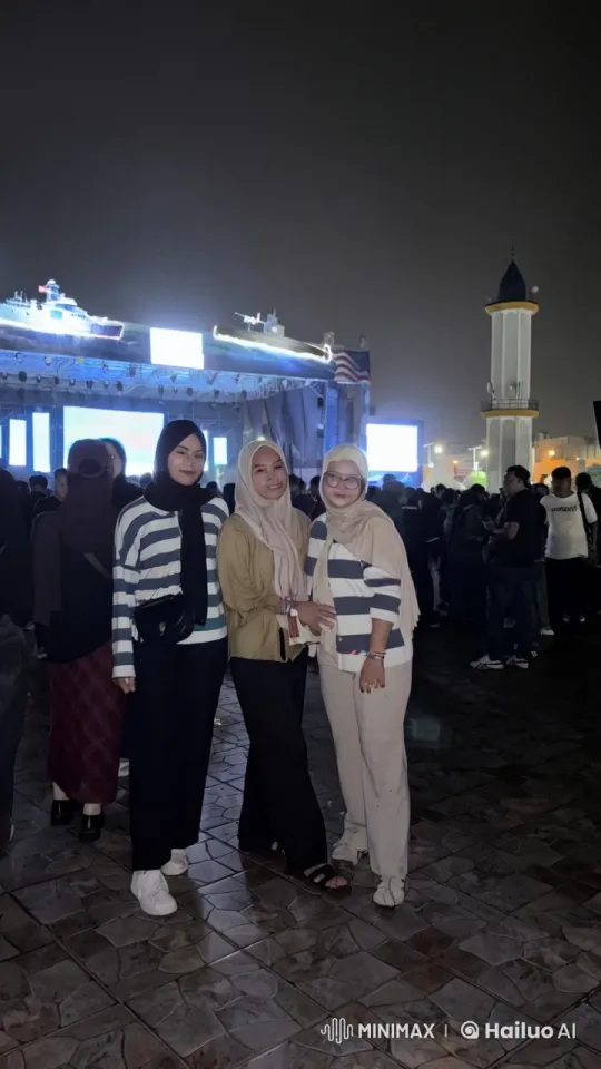 Women Perform Synchronized Kung Fu at Night Event – AI Generated Video | Hailuo AI
