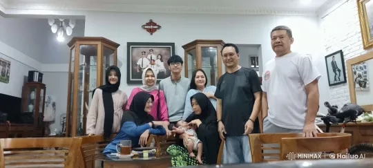 Family Blends Martial Arts with Family Gathering – AI Generated Video | Hailuo AI